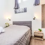 J6 174 L'esquinade By Interhome